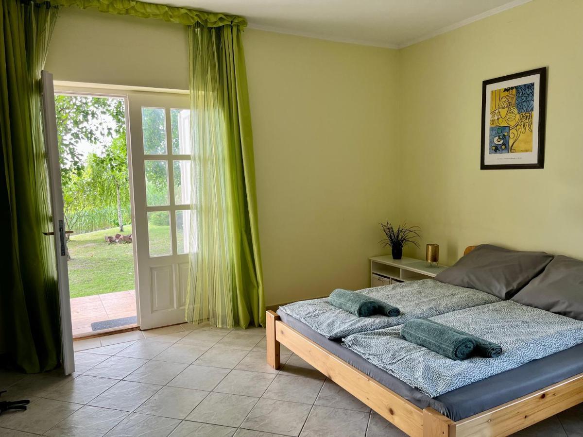 Casa Di Bianca - Koezvetlen Vizparti Nyaralo Apartment Siófok Exterior foto
